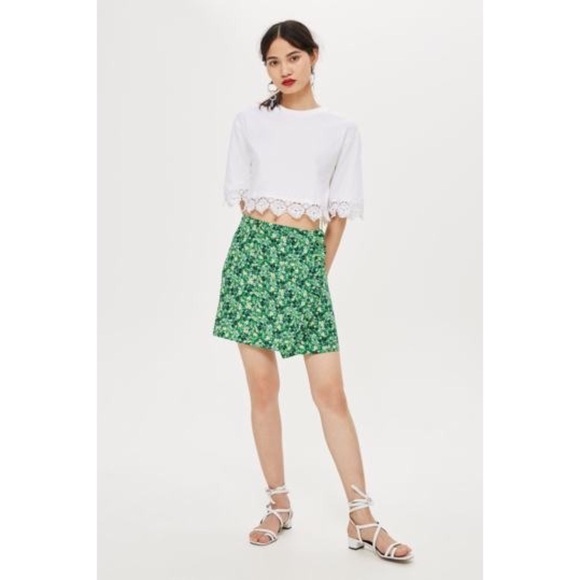 Topshop Dresses & Skirts - 🌻 Topshop Green Meadow Floral Ruffle Button Skirt